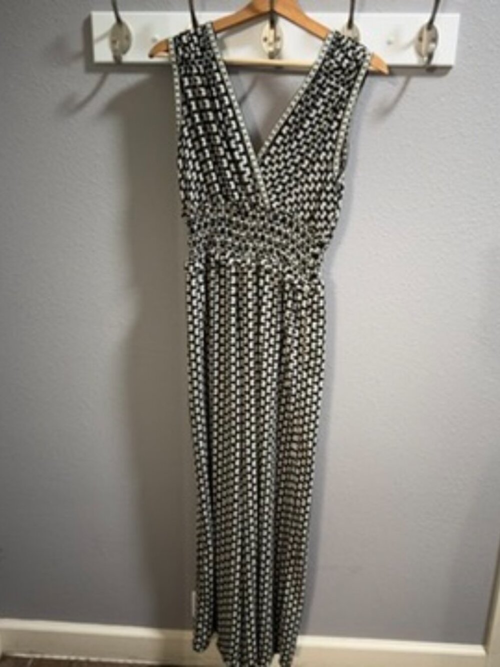 Black & White Floral Wide-Leg Jumpsuit - Picture 3 of 16